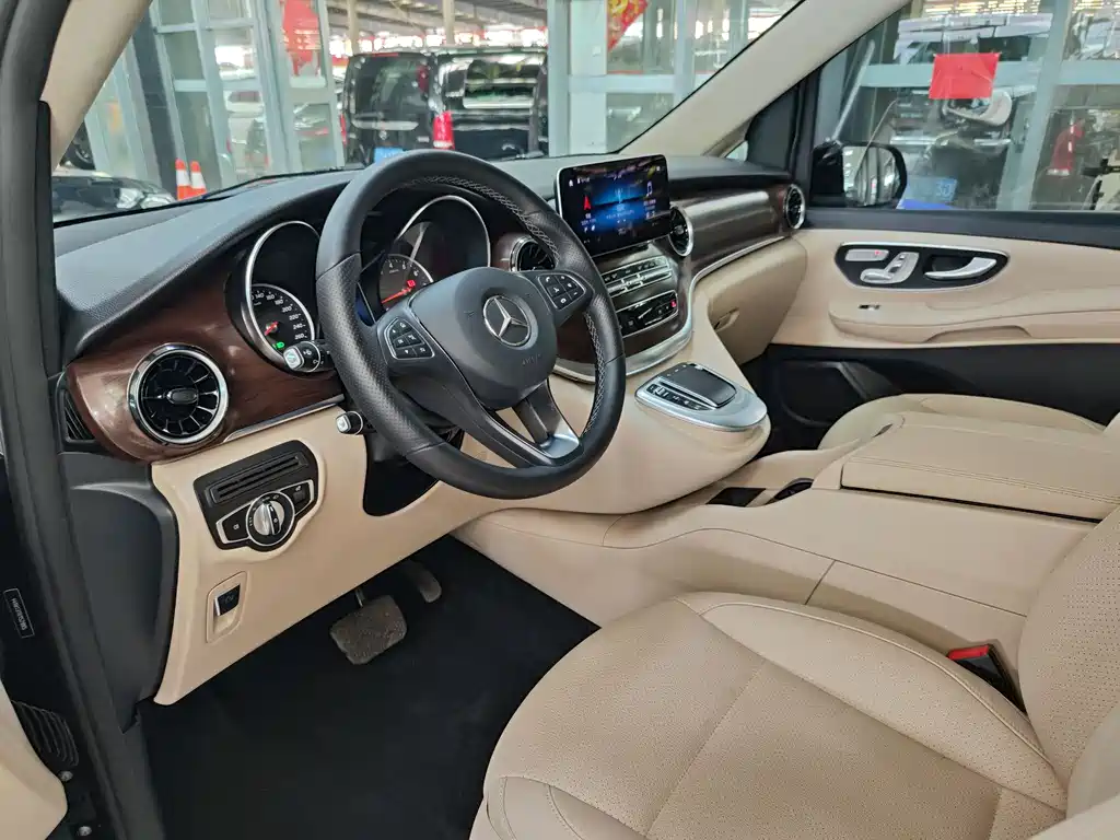 Mercedes-Benz V-Class 2022 — фото 16