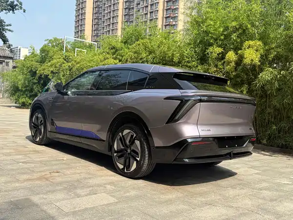 HiPhi Y 2023