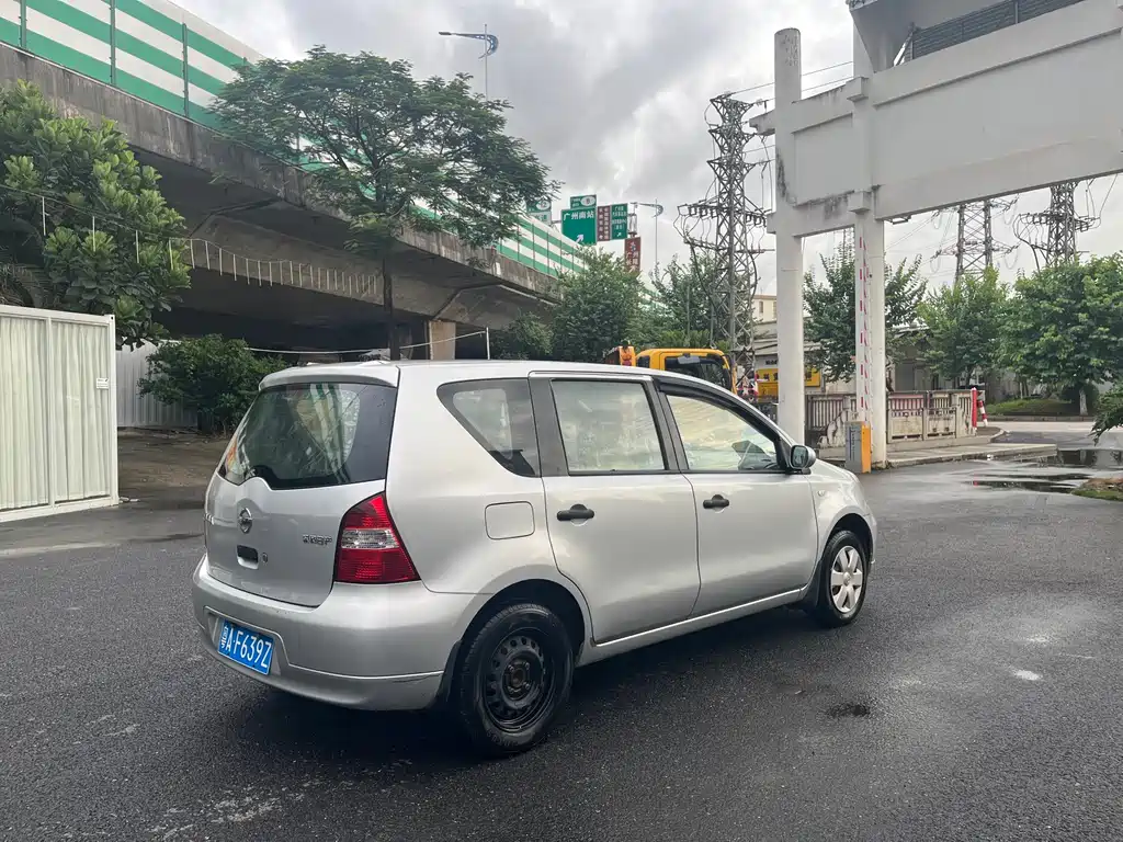 Nissan Livina 2010