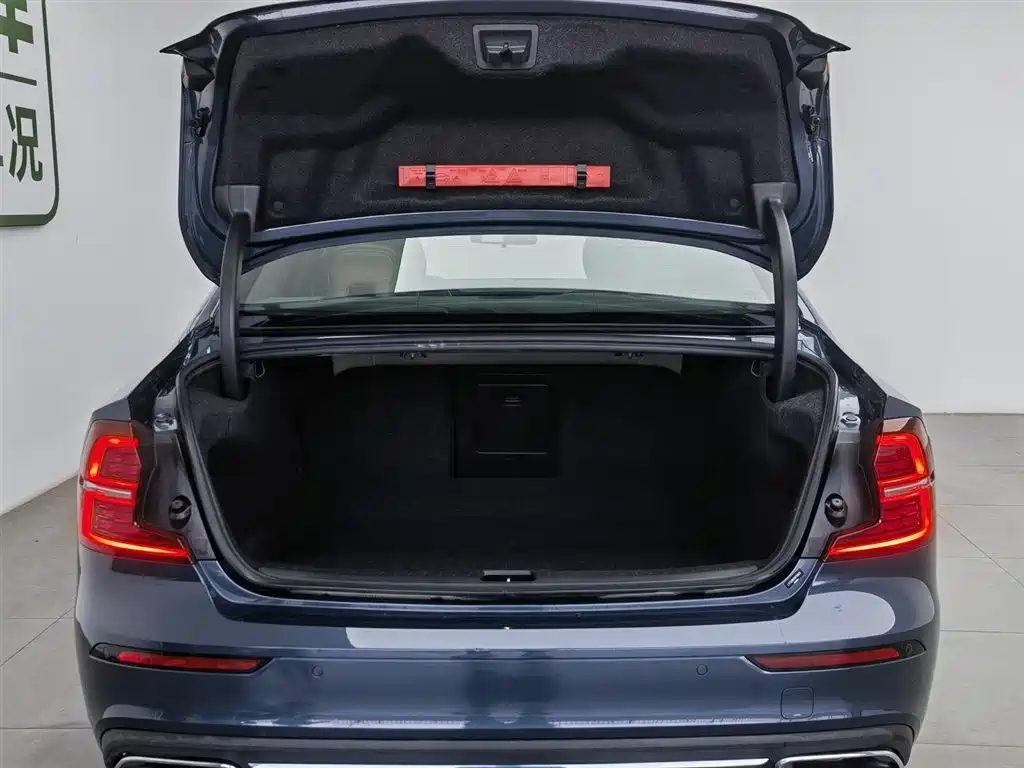 Volvo S60 PHEV 2022 — фото 16