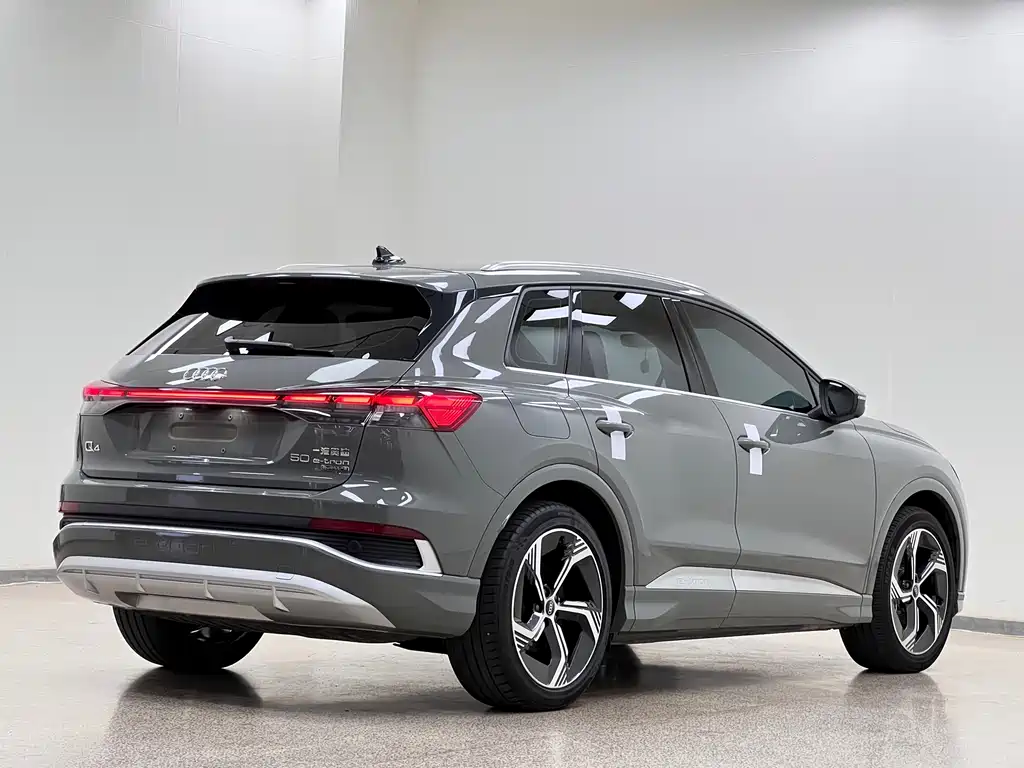 Audi Q4 e-tron 2022 — фото 7