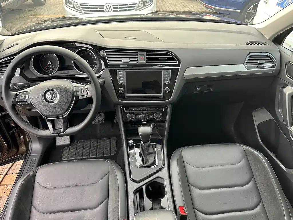 Volkswagen Tiguan L 2018 — фото 8
