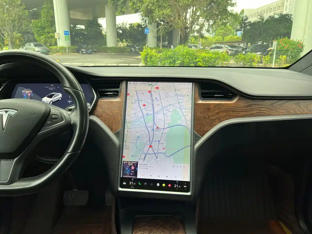 Tesla Model X 2018 — фото 28