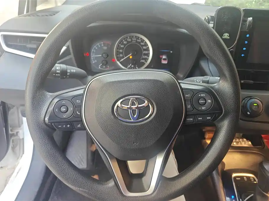 Toyota Corolla 2023 — фото 15