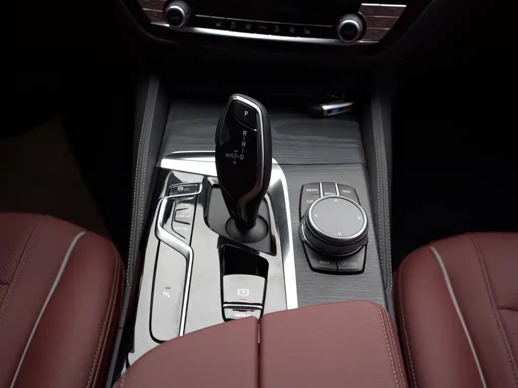 BMW 5 Series 2023 — фото 15