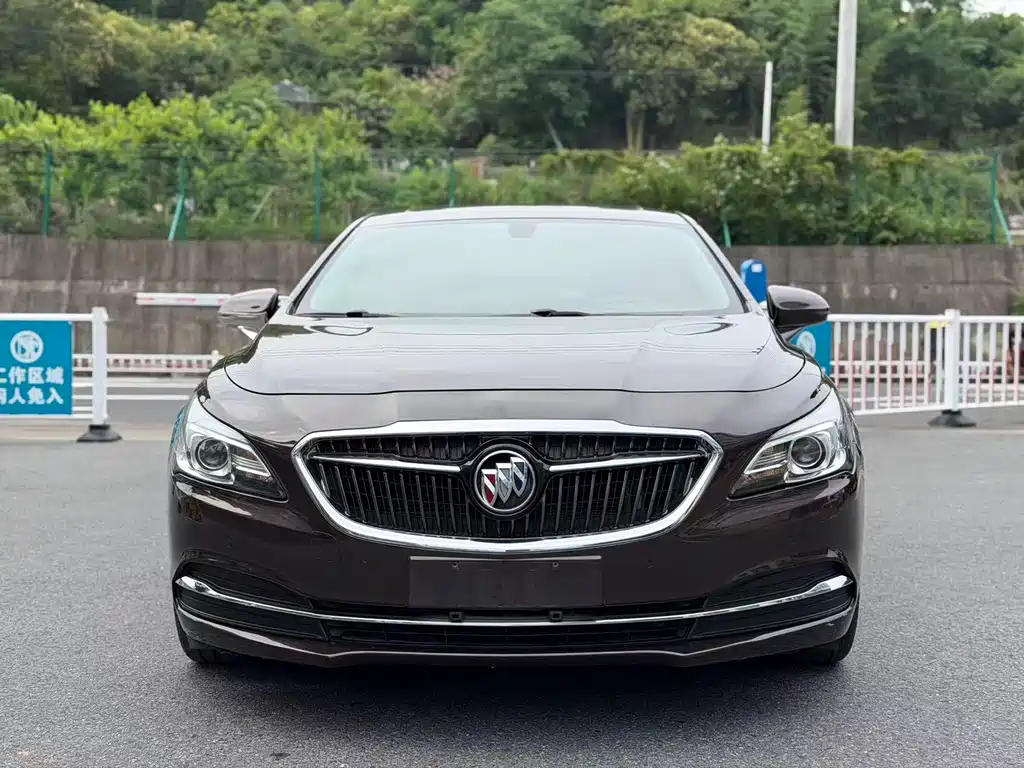 Buick LaCrosse 2017 — фото 2