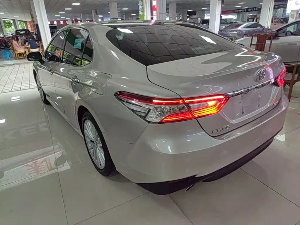 Toyota Camry 2020 — фото 5