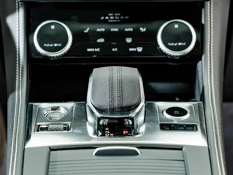 Jaguar F-PACE 2023 — фото 14