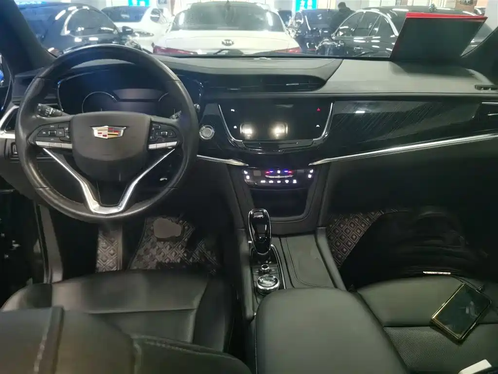 Cadillac XT6 2023 — фото 10