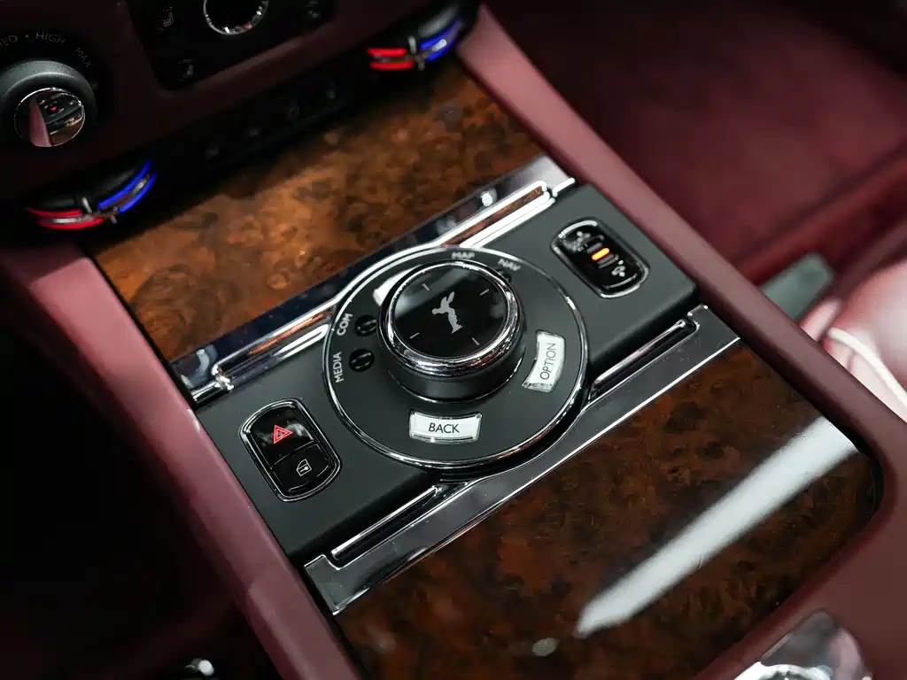 Rolls-Royce Wraith 2019 — фото 16