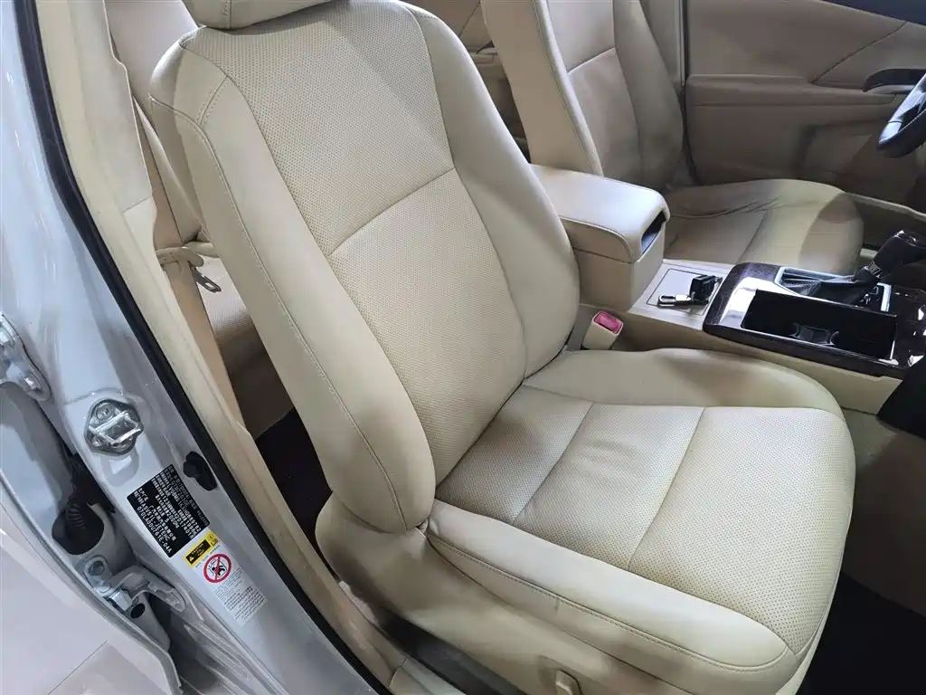 Toyota Camry 2017 — фото 25