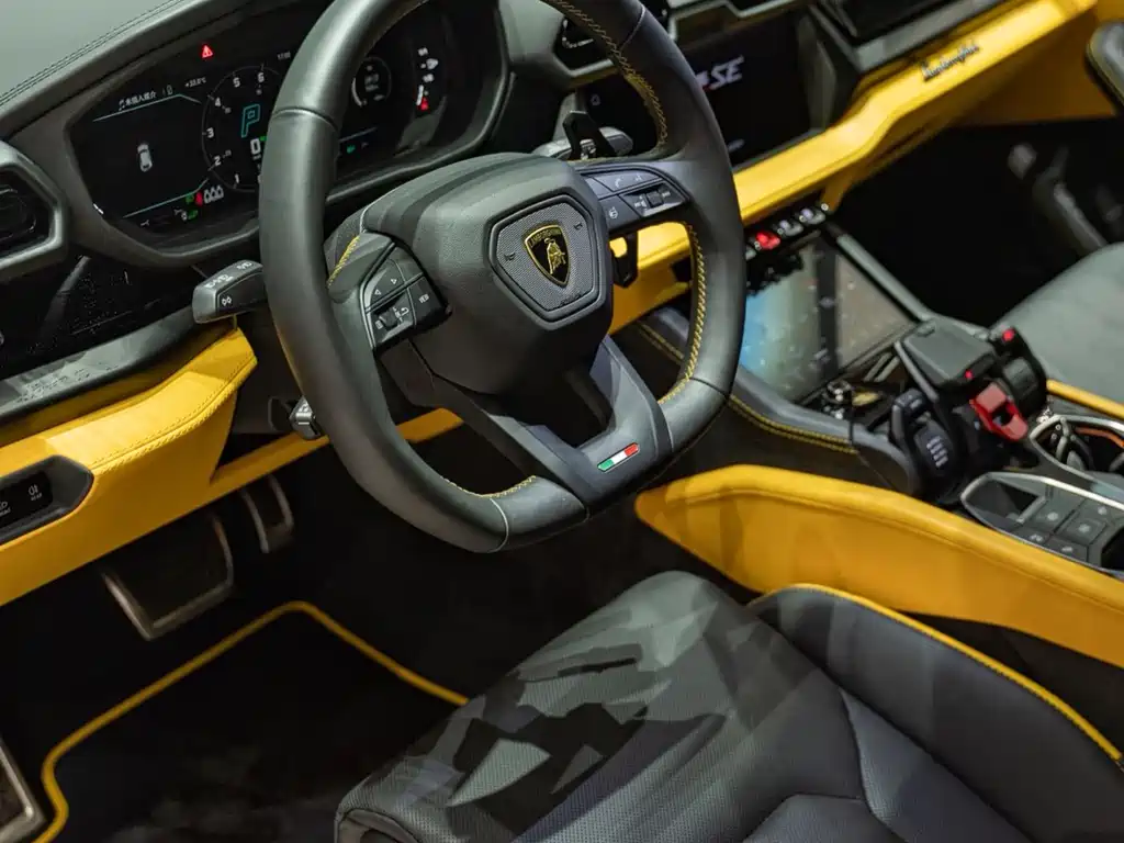 Lamborghini Urus SE 2025 — фото 16