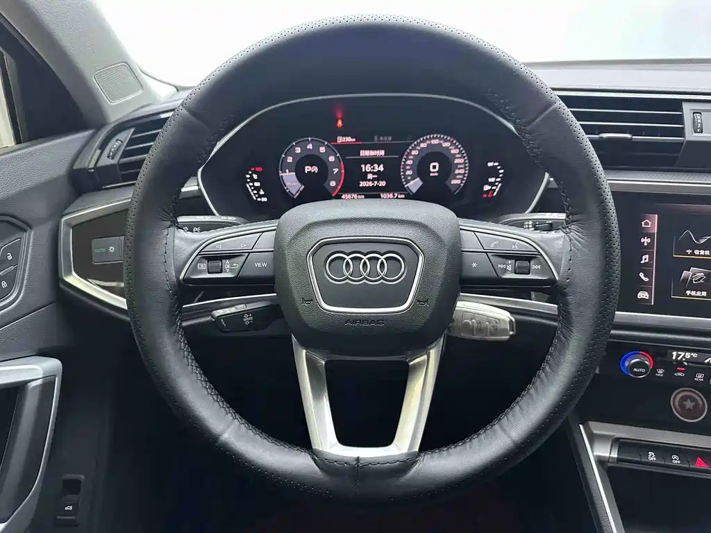 Audi Q3 2021 — фото 9