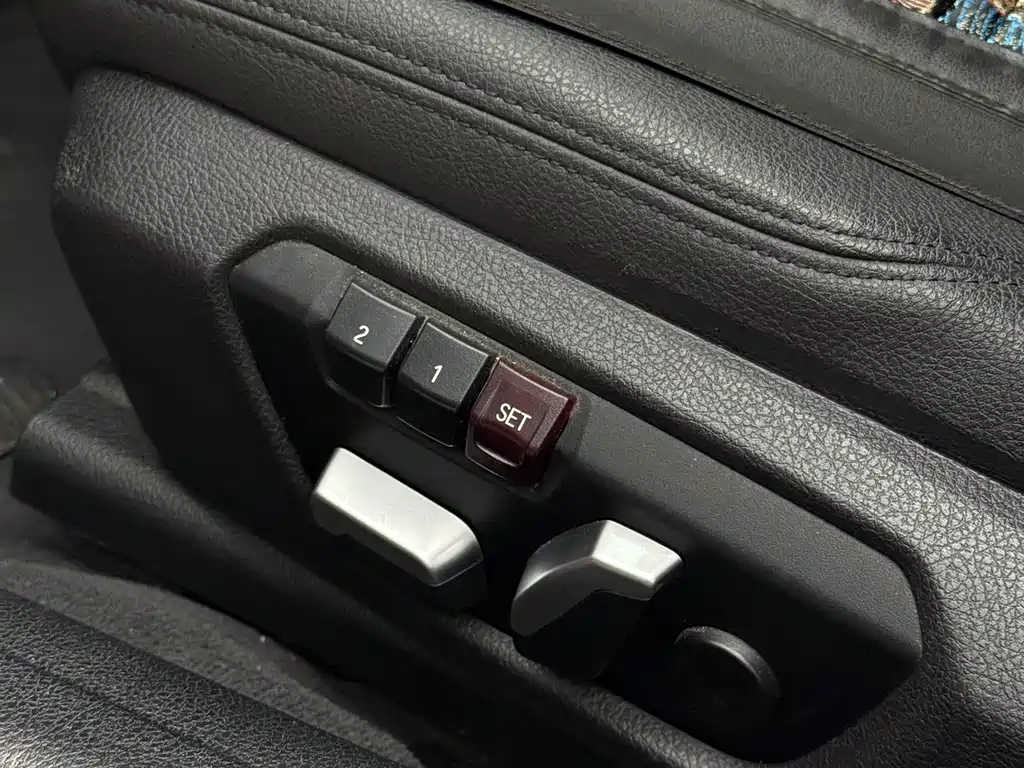BMW 3 Series 2017 — фото 24