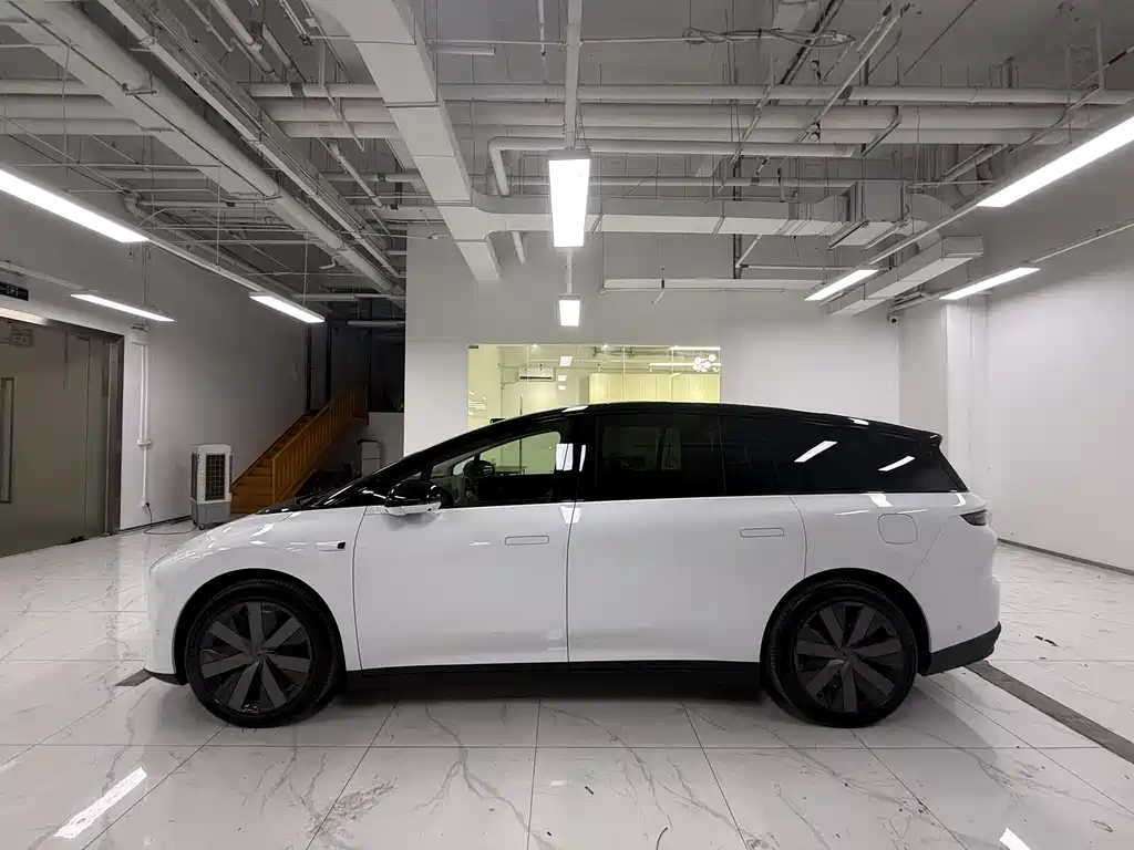 Li Auto i8 2025 — фото 3