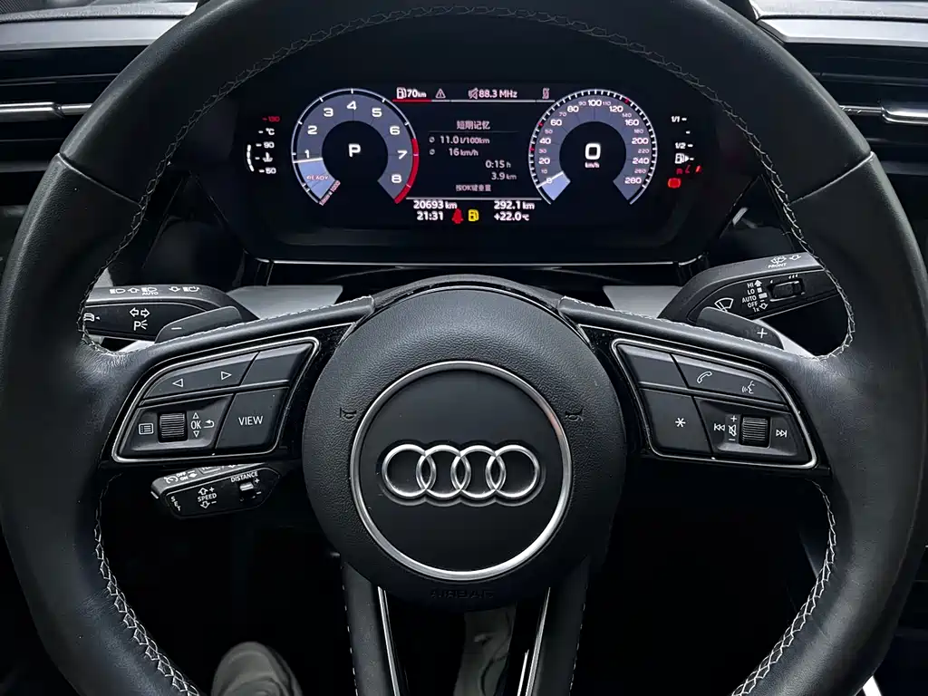 Audi A3 2023 — фото 11