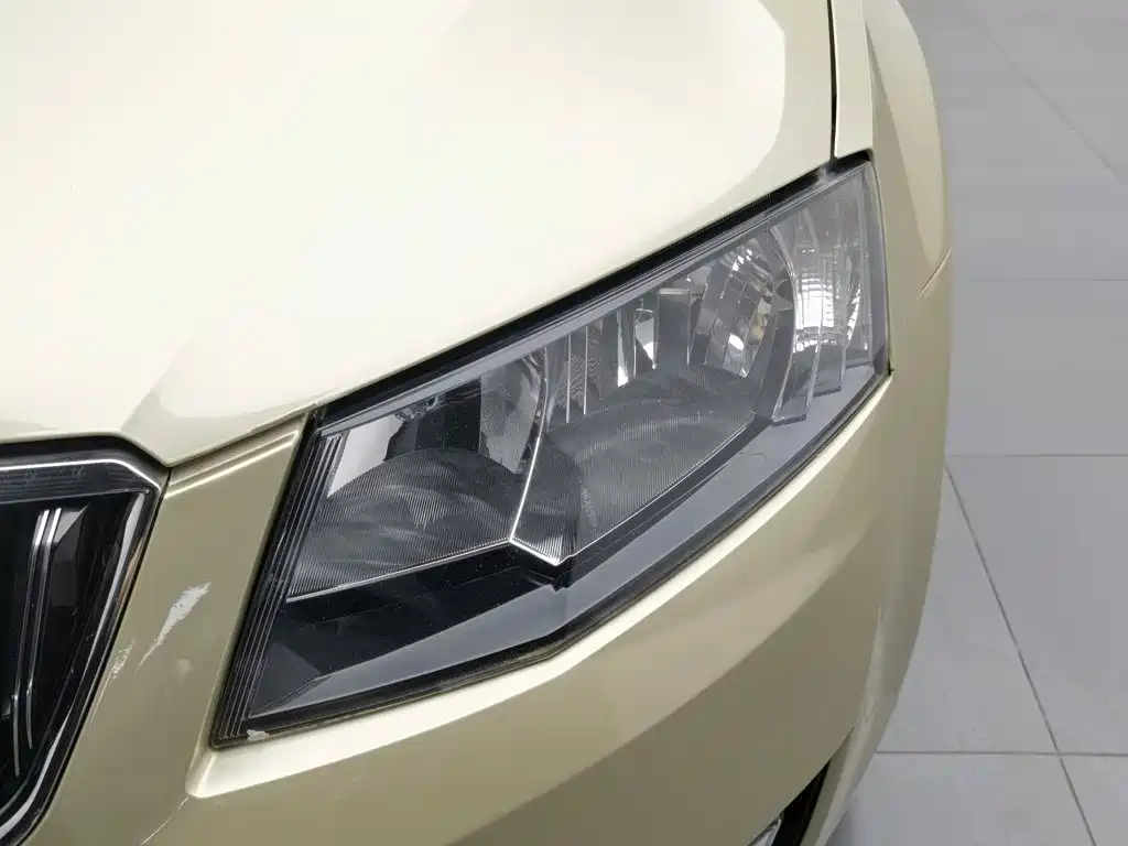 Skoda Octavia 2014 — фото 7