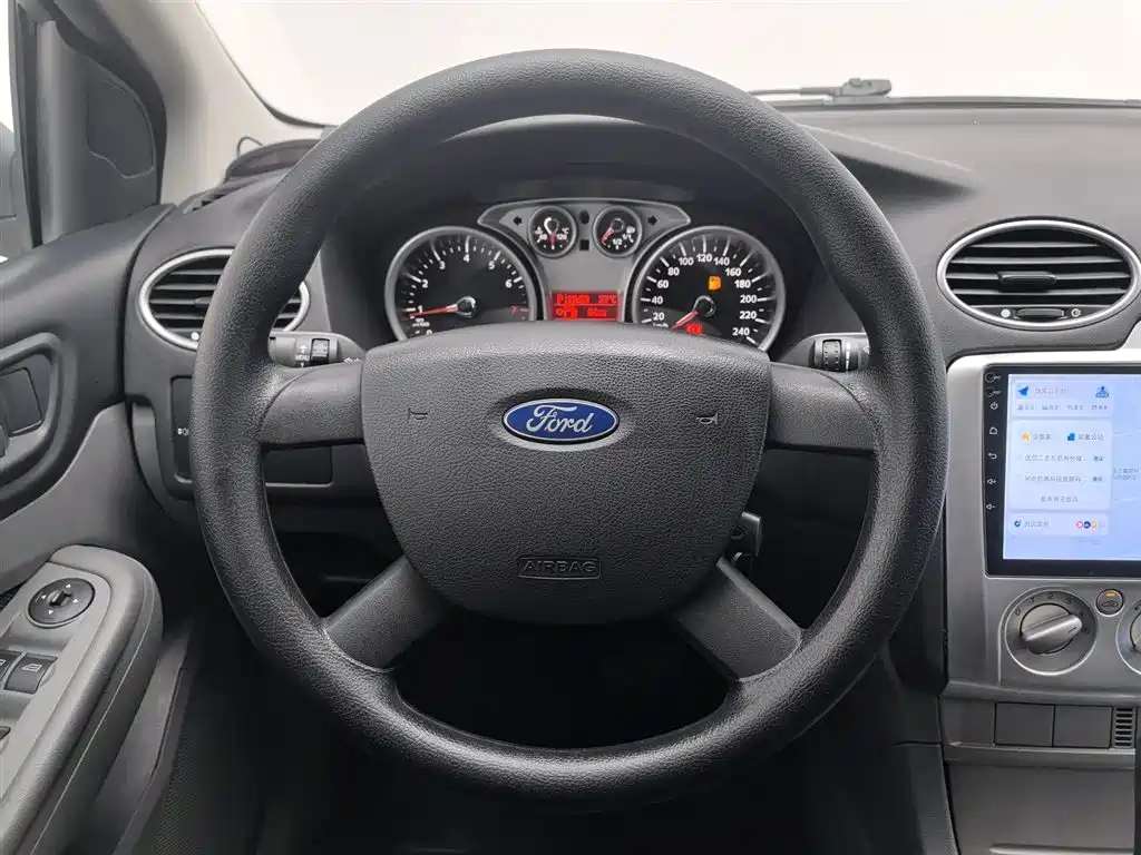 Ford Focus 2013 — фото 11