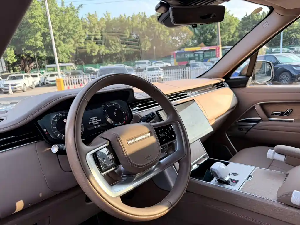 Land Rover Range Rover 2025 — фото 16