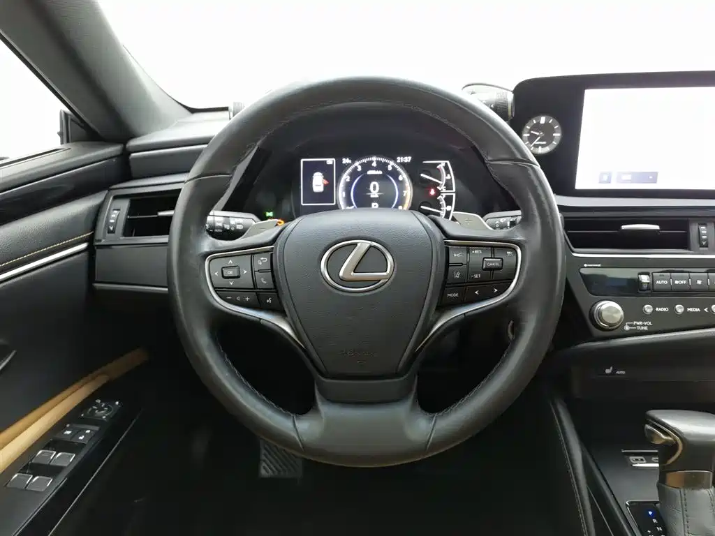 Lexus ES 2023 — фото 11