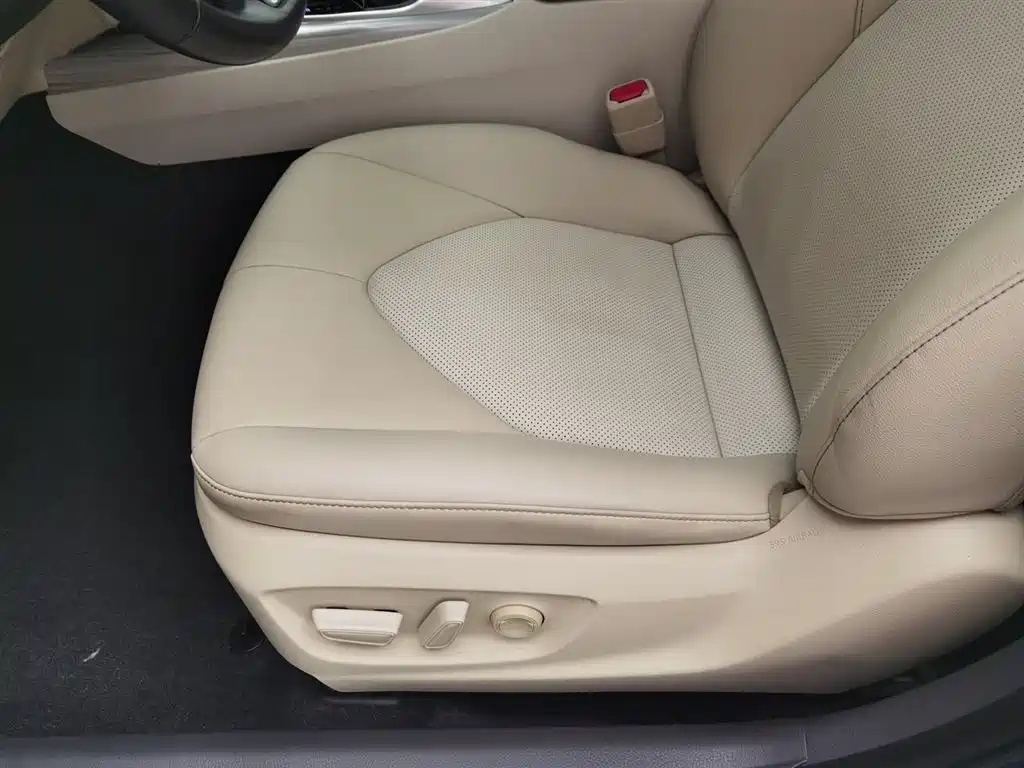 Toyota Camry 2018 — фото 20