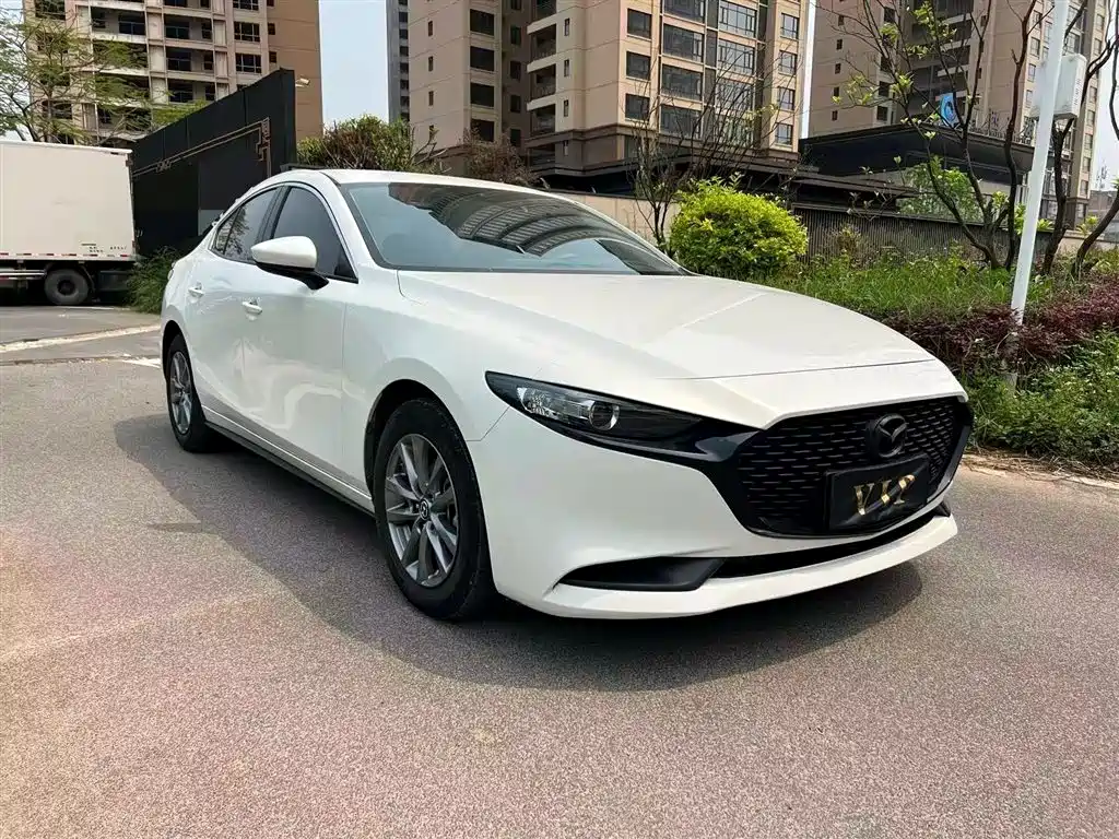 Mazda 3 Axela 2022 — фото 2