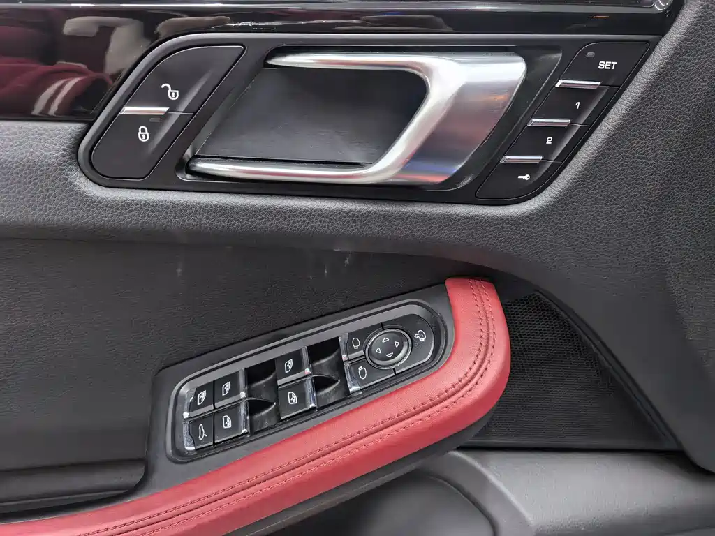 Porsche Macan 2018 — фото 11