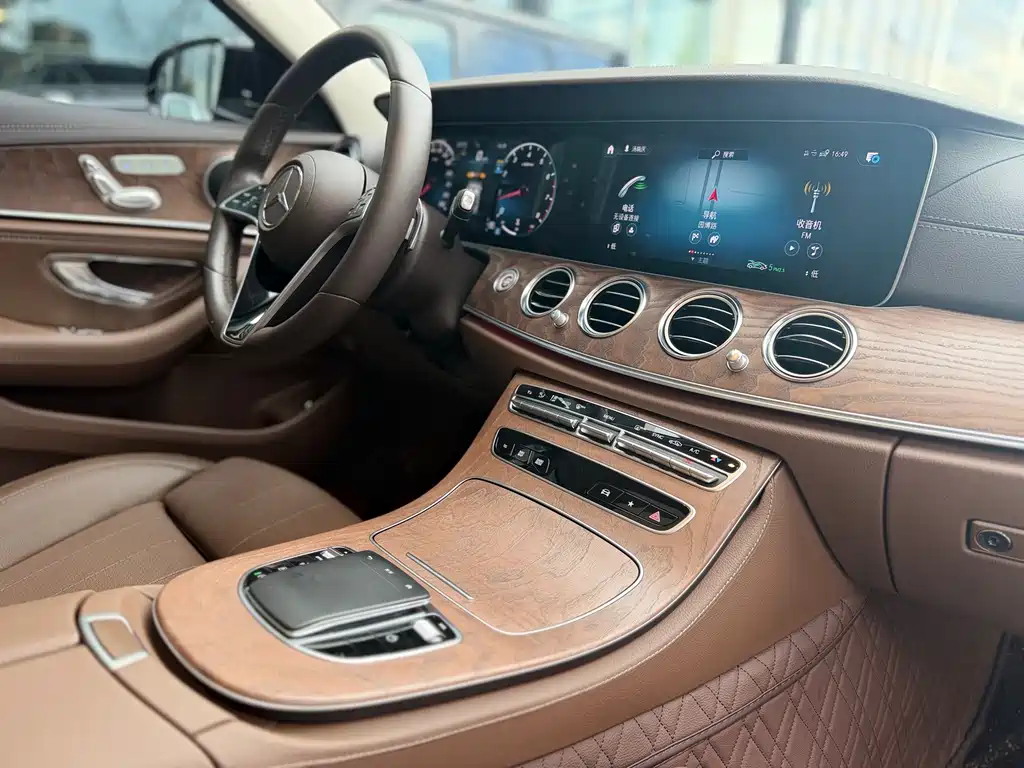 Mercedes-Benz E-Class 2023 — фото 25