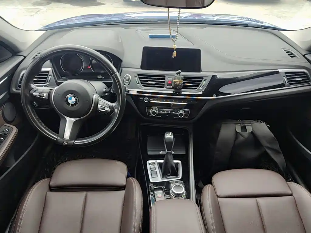 BMW 1 Series 2019 — фото 10