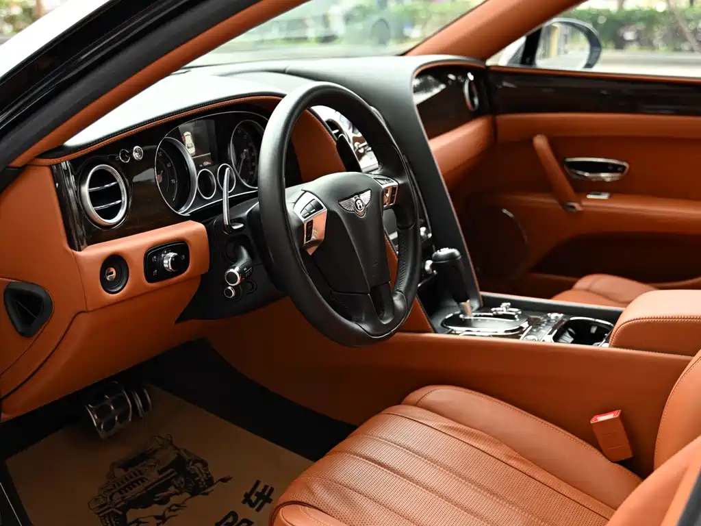 Bentley Flying Spur 2017 — фото 13