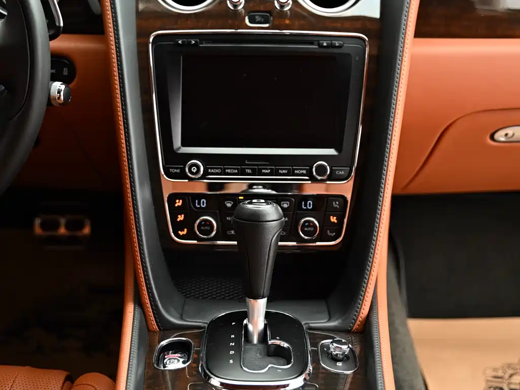 Bentley Flying Spur 2017 — фото 17