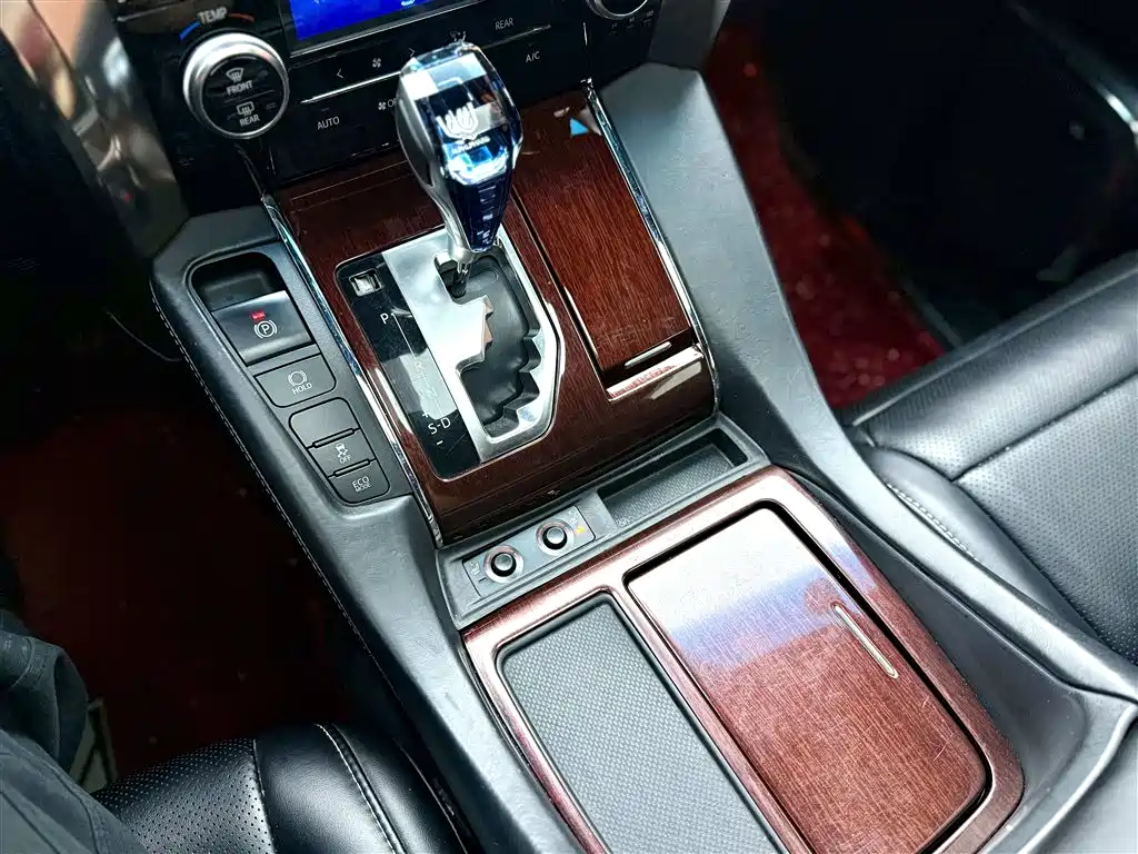 Toyota Alphard 2017 — фото 12