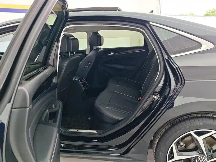 Volkswagen Passat 2023 — фото 11