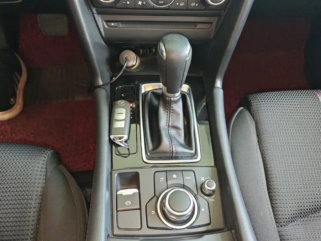 Mazda 3 Axela 2018 — фото 10