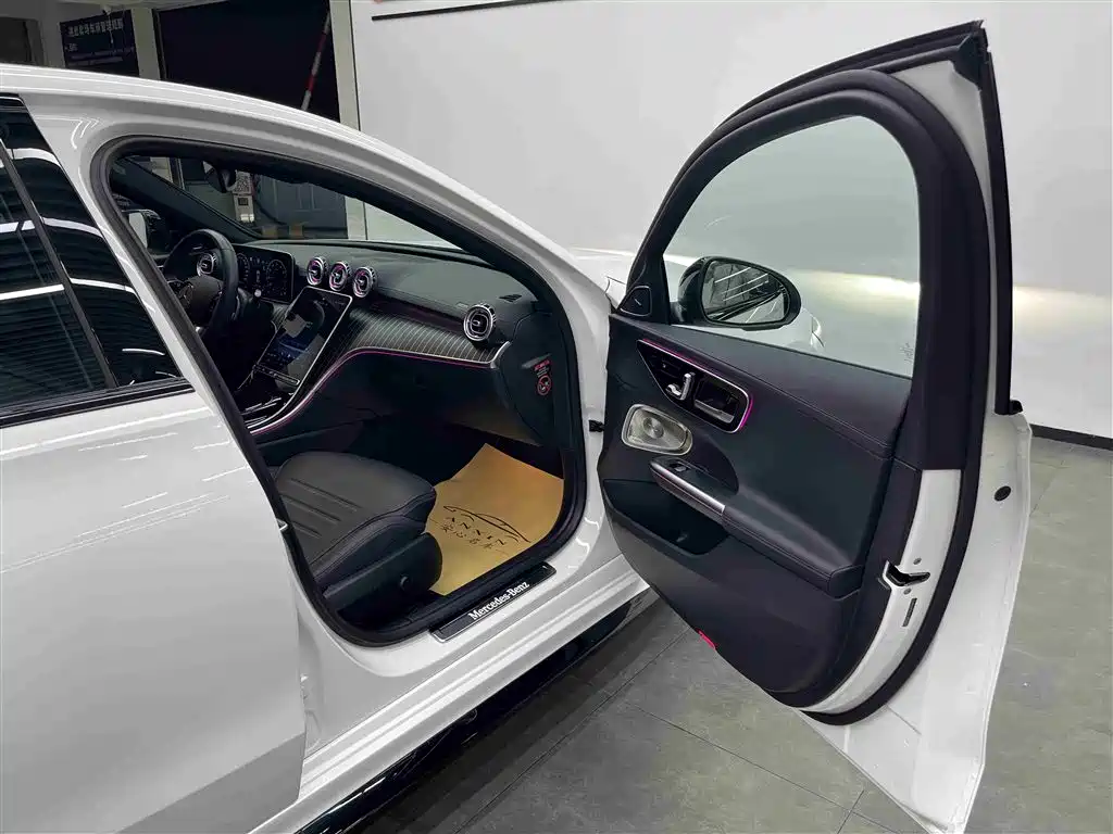 Mercedes-Benz C-Class 2024 — фото 18