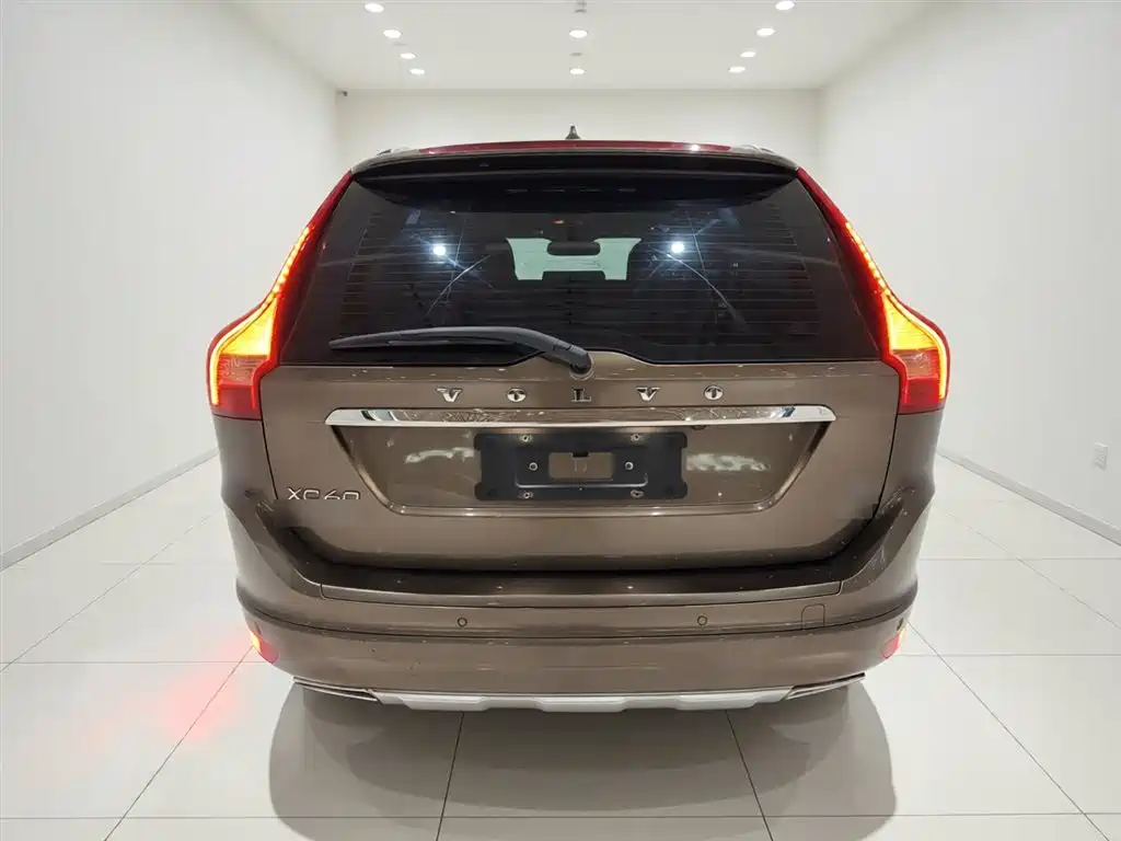 Volvo XC60 2018 — фото 6