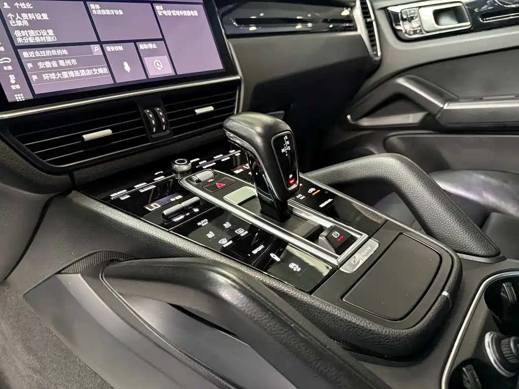 Porsche Cayenne 2018 — фото 16