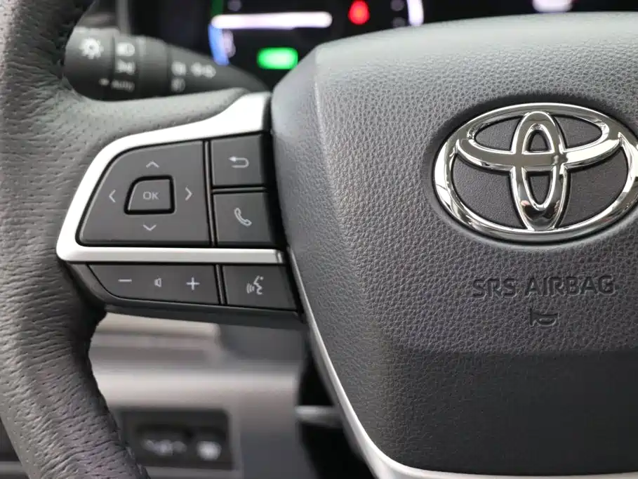 Toyota Granvia 2024 — фото 16