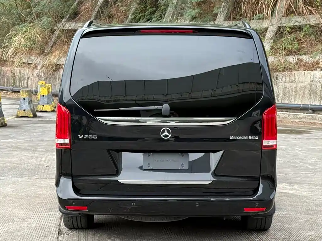Mercedes-Benz V-Class 2023 — фото 9