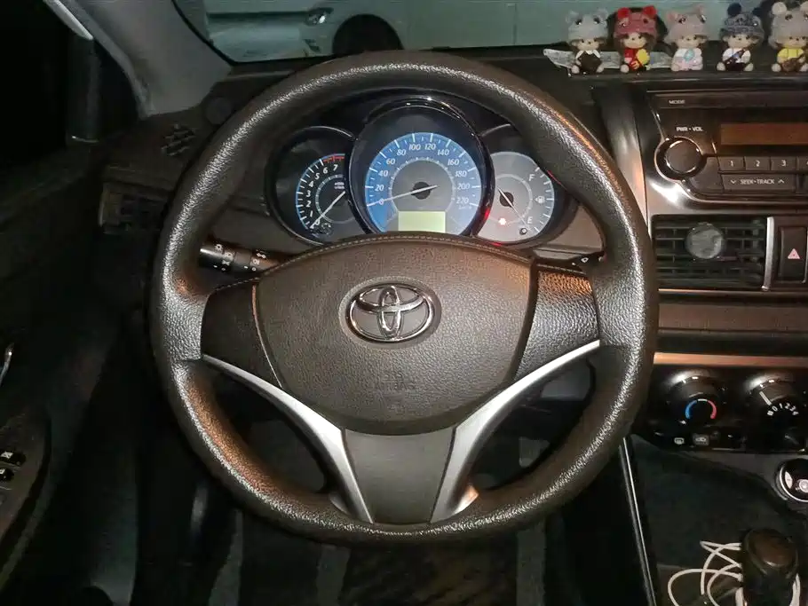 Toyota Yaris L 2014 — фото 15