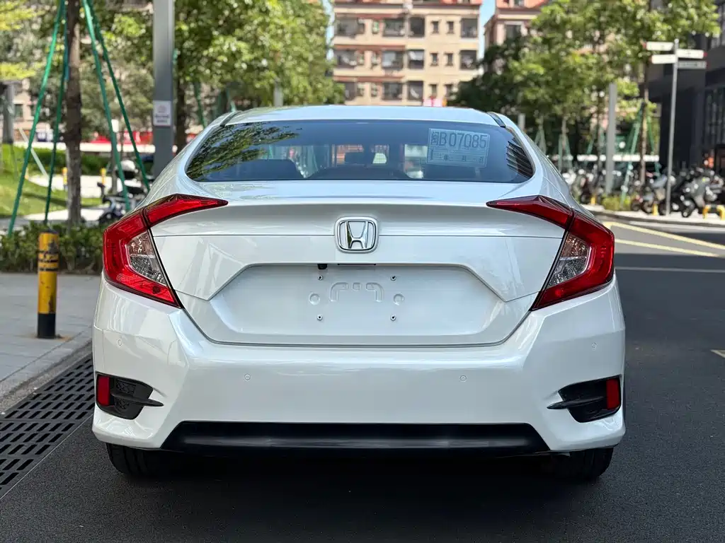 Honda Civic 2018 — фото 17