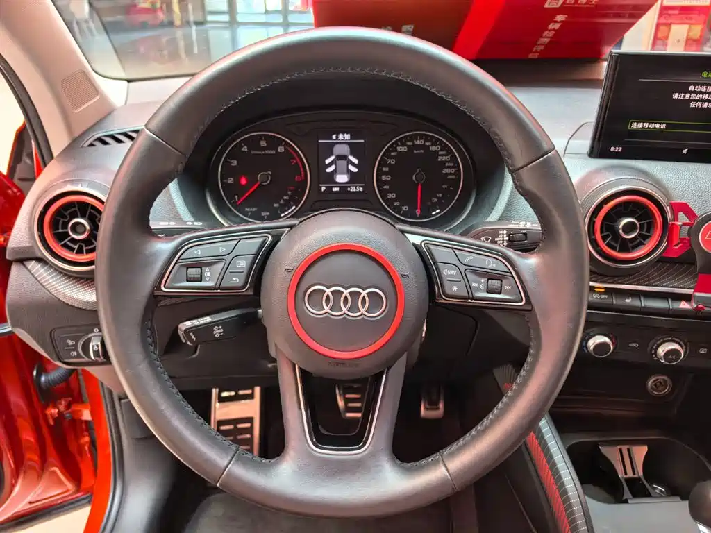 Audi Q2L 2019 — фото 13