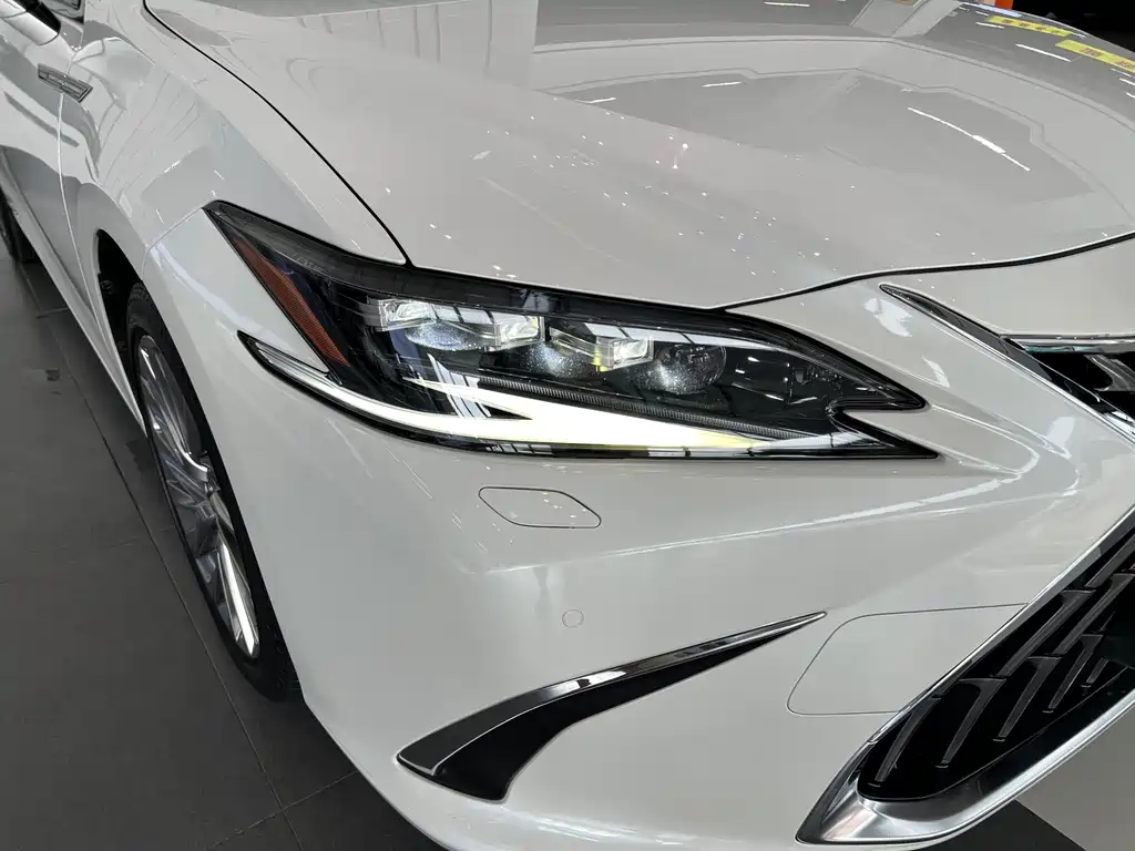 Lexus ES 2022 — фото 16