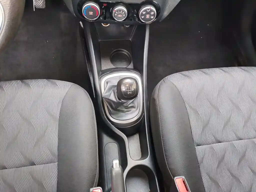 Kia K2 2015 — фото 10