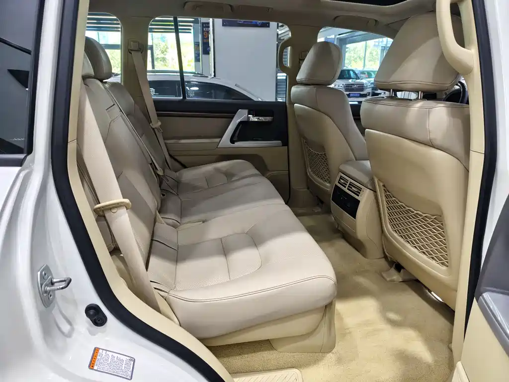 Toyota Land Cruiser 2017 — фото 10
