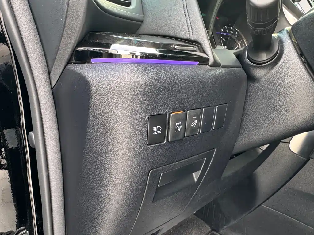 Toyota Vellfire 2019 — фото 18