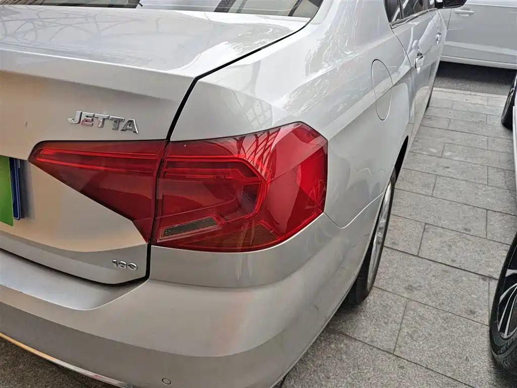 Volkswagen Jetta 2018 — фото 19