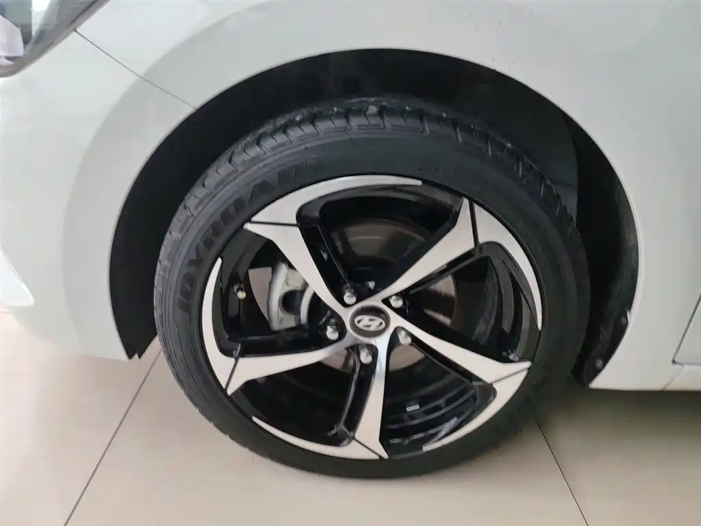 Hyundai Elantra 2020 — фото 23
