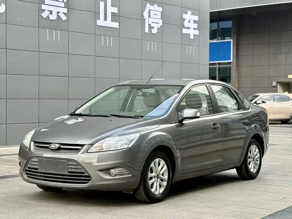 Ford Focus 2014 — фото 1