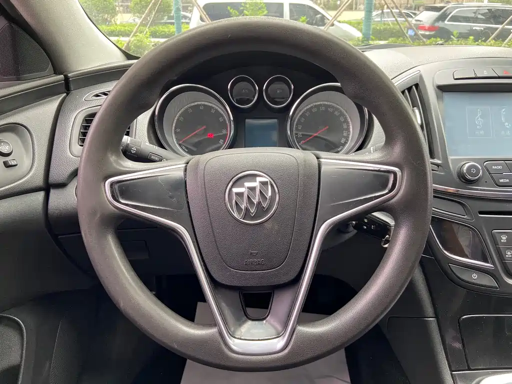 Buick Regal 2017 — фото 12